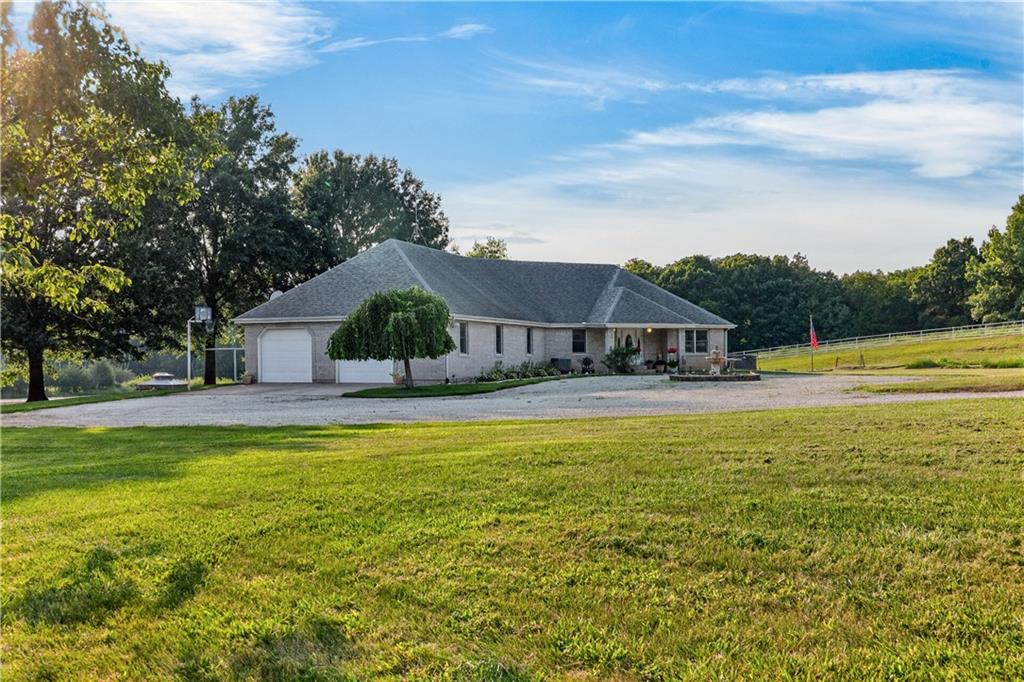 21185 R Road, Holton, KS 66436