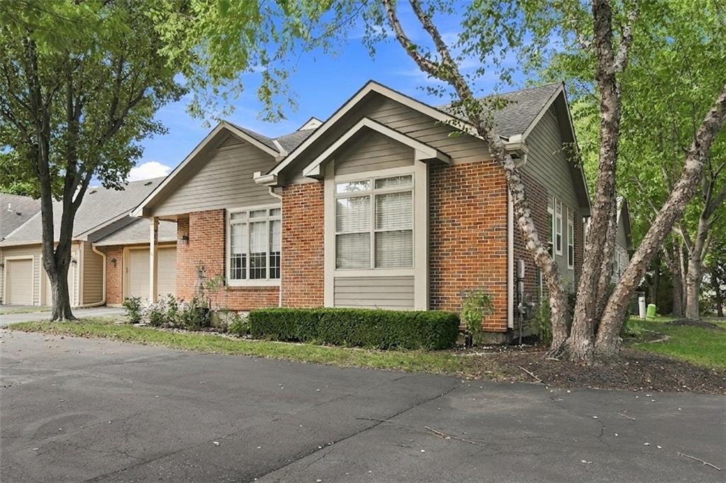 18665 W 158TH Terrace, Olathe, KS 66062
