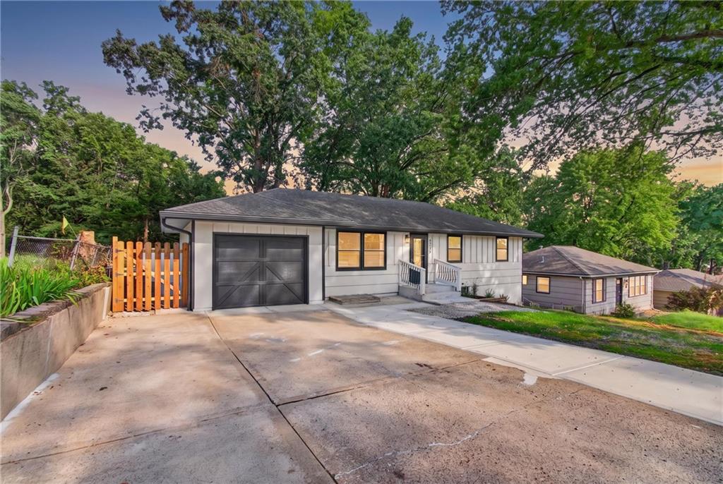3737 N Walrond Avenue, Kansas City, MO 64117