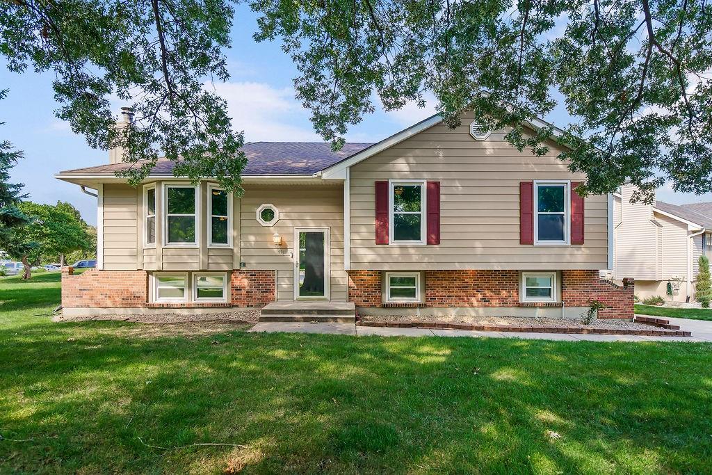 401 SE Mt Vernon Drive, Blue Springs, MO 64014