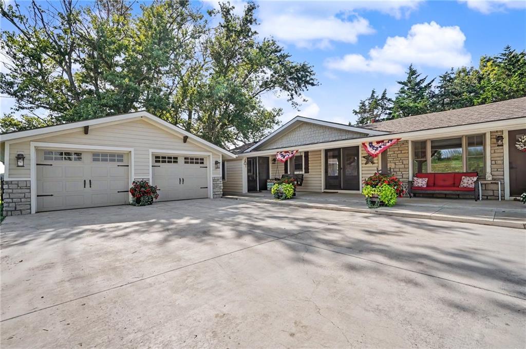 829 N 500th Road, Baldwin City, KS 66006