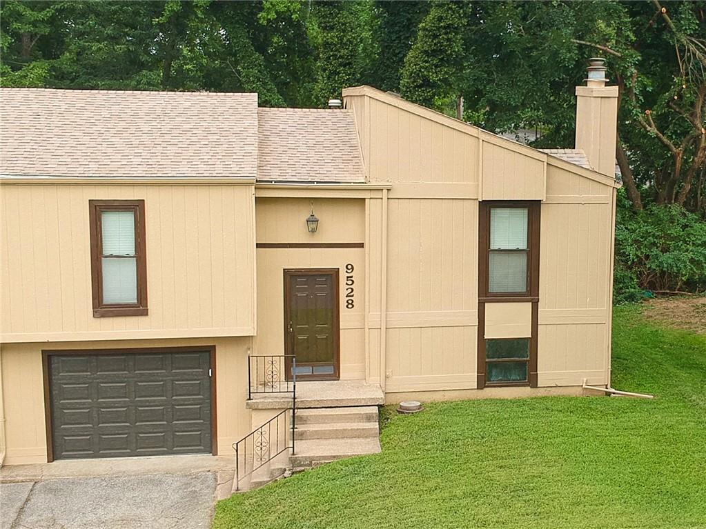 9528 Manning Avenue, Kansas City, MO 64134