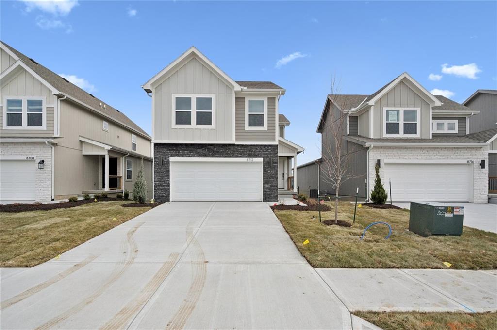 8712 SW Brickell Drive, Blue Springs, MO 64064