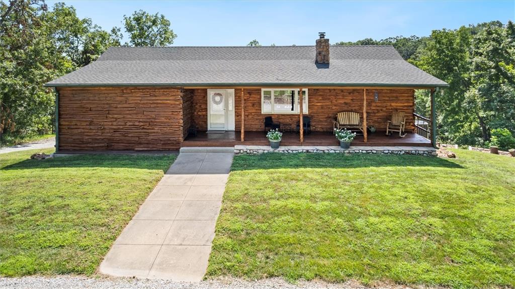 28060 Uncle Bob Avenue, Clinton, MO 64735