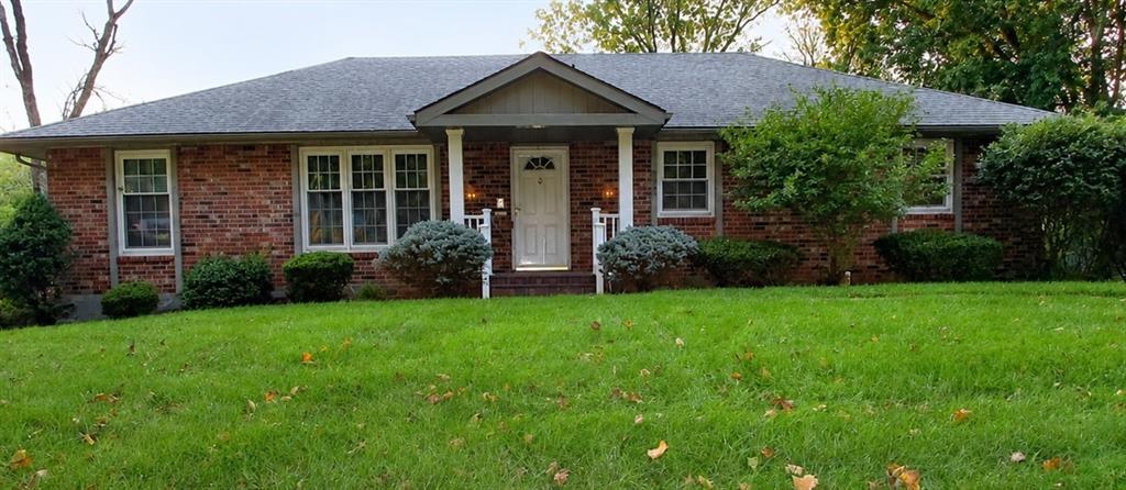 3906 Lakeview Drive, Leavenworth, KS 66048