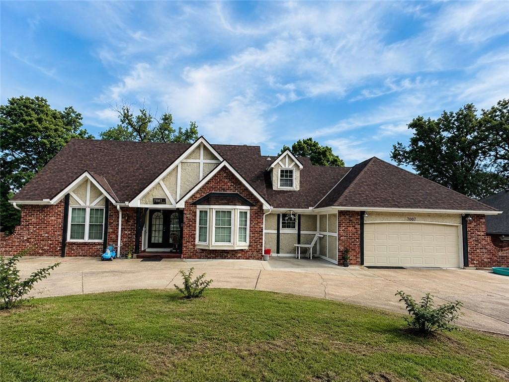 7007 Lakeshore Drive, Raytown, MO 64133
