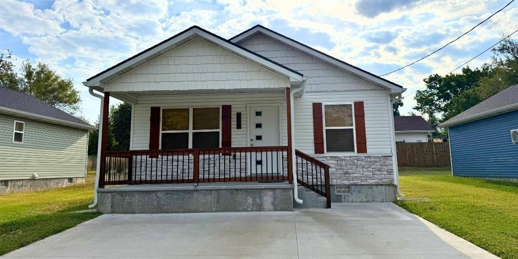 604 N Spring Street, Nevada, MO 64772