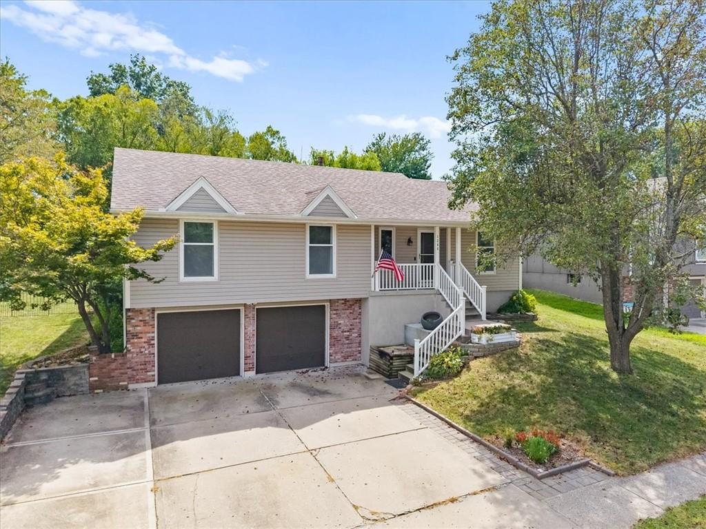 1206 SW Eastman Court, Blue Springs, MO 64015