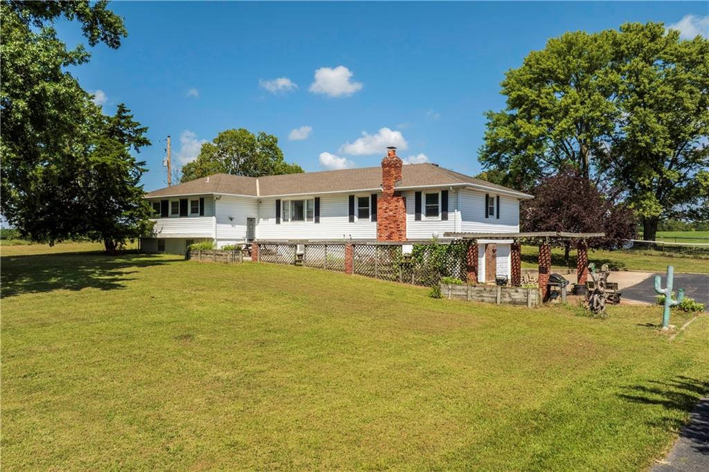 16670 Leavenworth Road, Basehor, KS 66007
