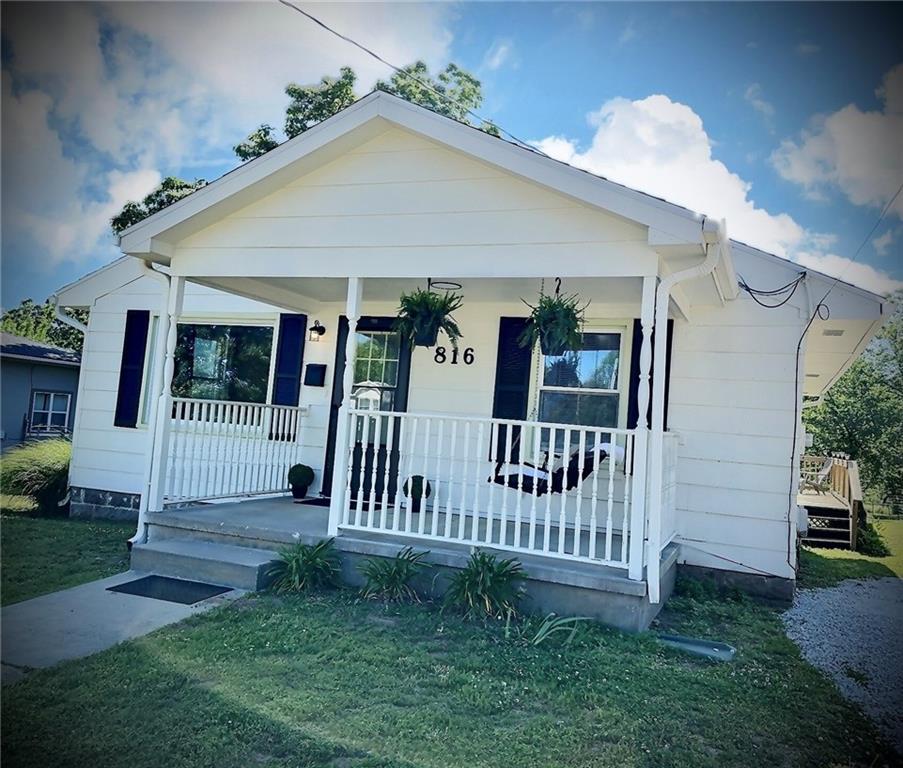 816 S College Street, Nevada, MO 64772
