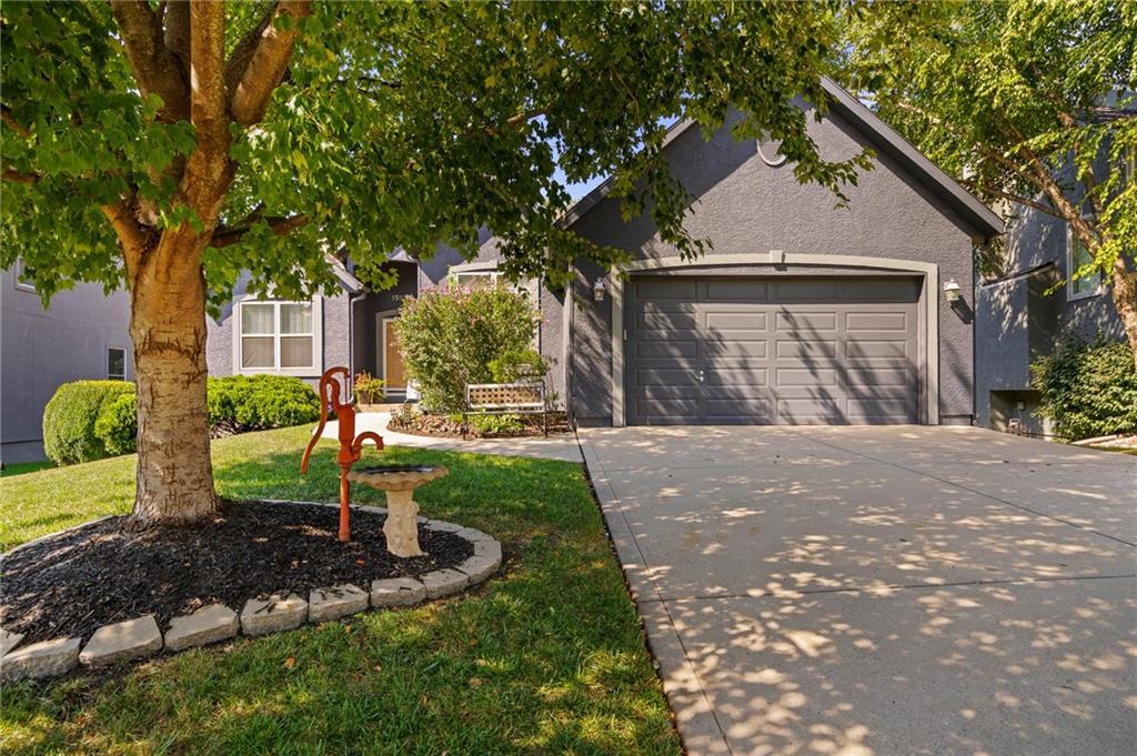 15924 W 160th Terrace, Olathe, KS 66062