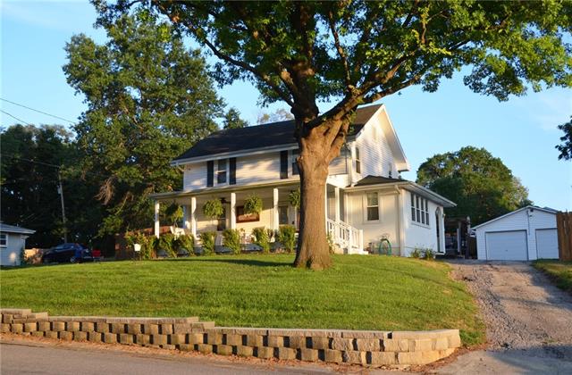 822 E 6th Street, Tonganoxie, KS 66086