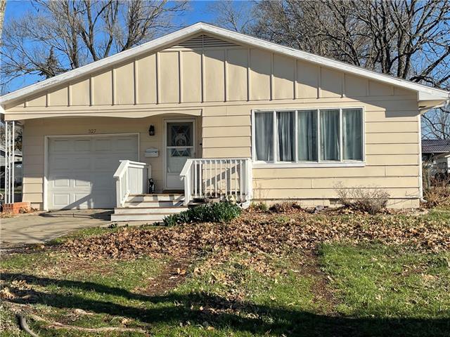 327 E 1st Avenue, Garnett, KS 66032