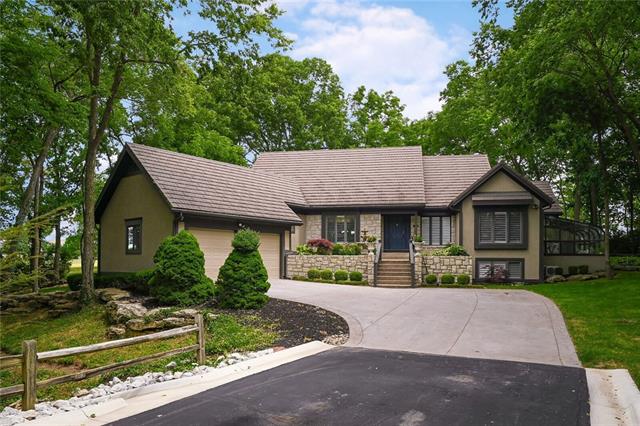 16735 VILLAGE Drive, Loch Lloyd, MO 64012