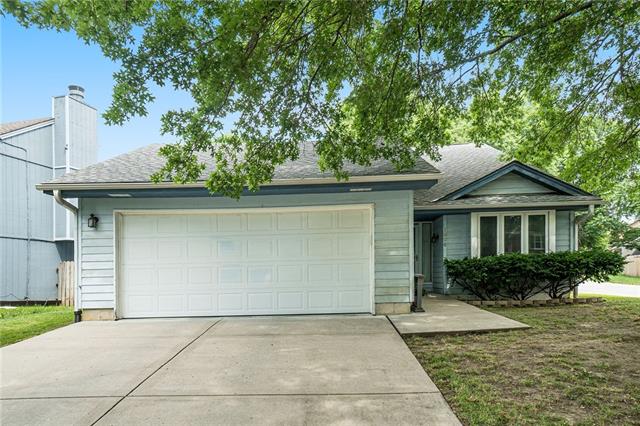 1806 NE Gatewood Drive, Lee's Summit, MO 64086